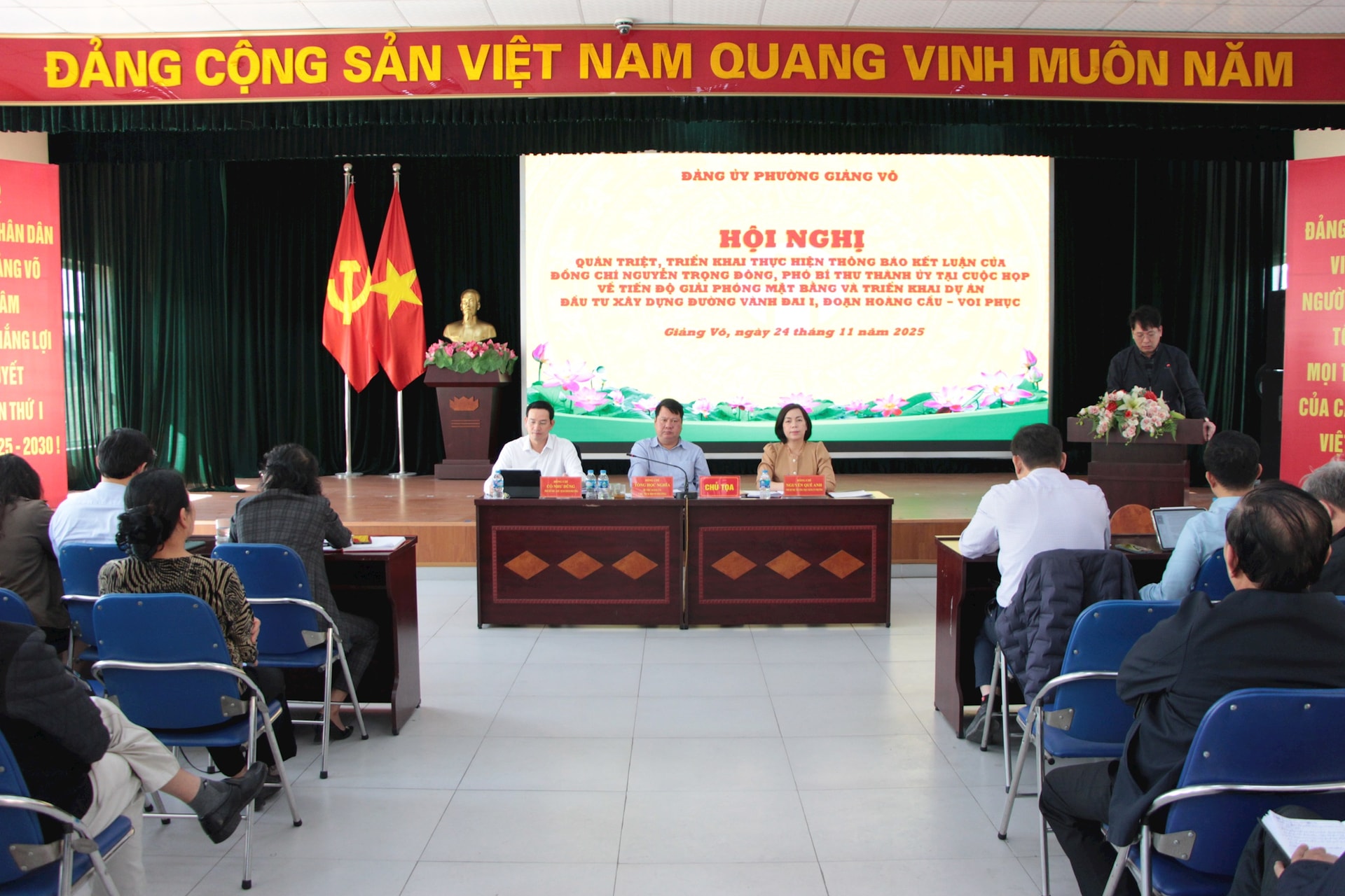 جیانگ وو وارد بر تکمیل پاکسازی محل برای جاده کمربندی ۱ ظرف ۲۰ روز تمرکز دارد - عکس ۱. Phường Giảng Võ tập trung hoàn thành giải phóng mặt bằng đường Vành đai 1 trong 20 ngày- Ảnh 1.