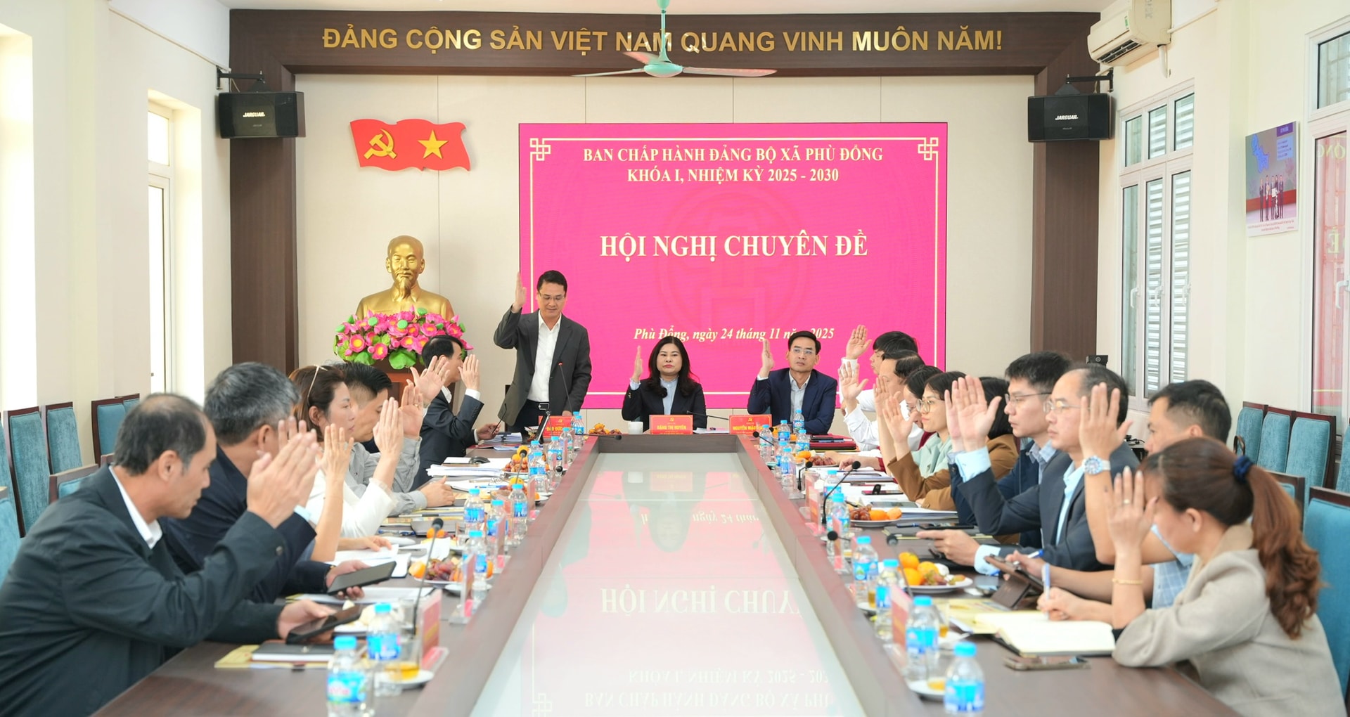 کمیته اجرایی حزب کمون فو دونگ ۴ برنامه کاری تمام وقت را تصویب کرد - عکس ۳. Ban Chấp hành Đảng bộ xã Phù Đổng thông qua 4 Chương trình công tác toàn khóa- Ảnh 3.