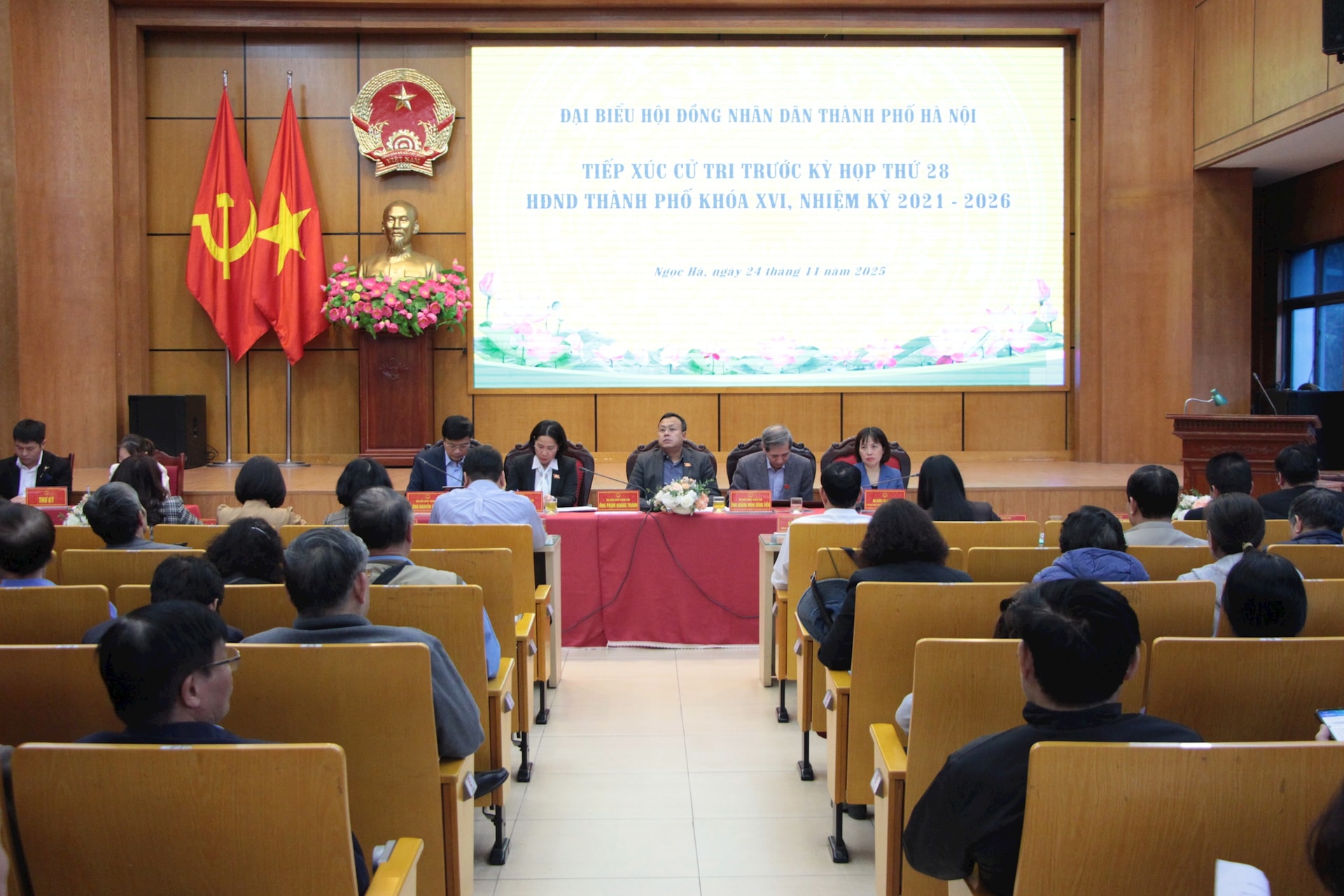 Cử tri các phường Ba Đình, Ngọc Hà, Giảng Võ kiến nghị nhiều vấn đề liên quan đến hạ tầng đô thị- Ảnh 1.