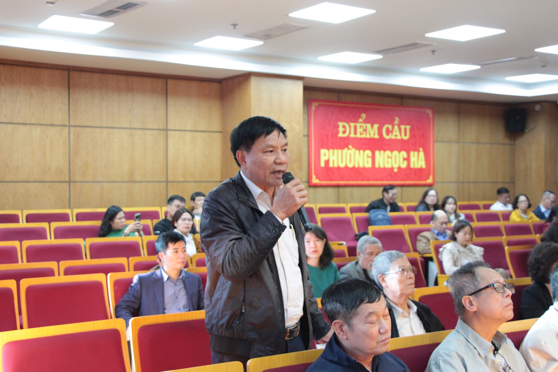 Cử tri các phường Ba Đình, Ngọc Hà, Giảng Võ kiến nghị nhiều vấn đề liên quan đến hạ tầng đô thị- Ảnh 2.