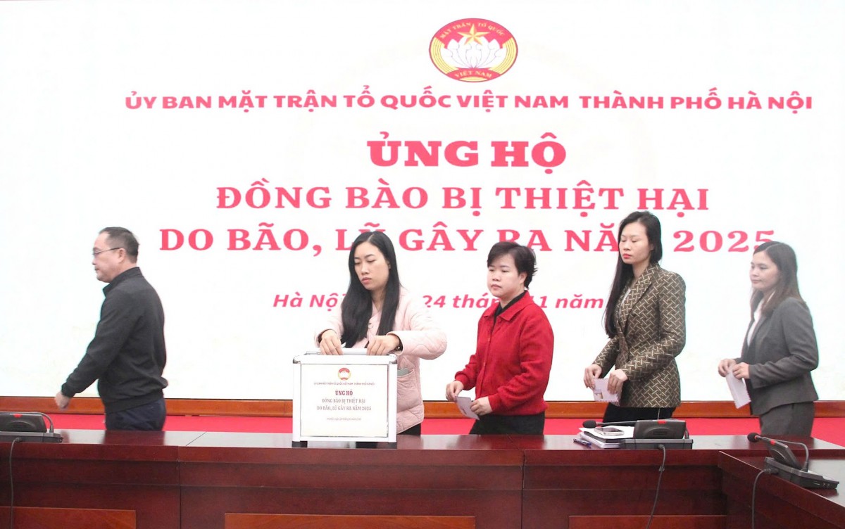 Cơ quan Ủy ban MTTQ Việt Nam thành phố Hà Nội ủng hộ đồng bào bị thiệt hại do bão, lũ- Ảnh 1.