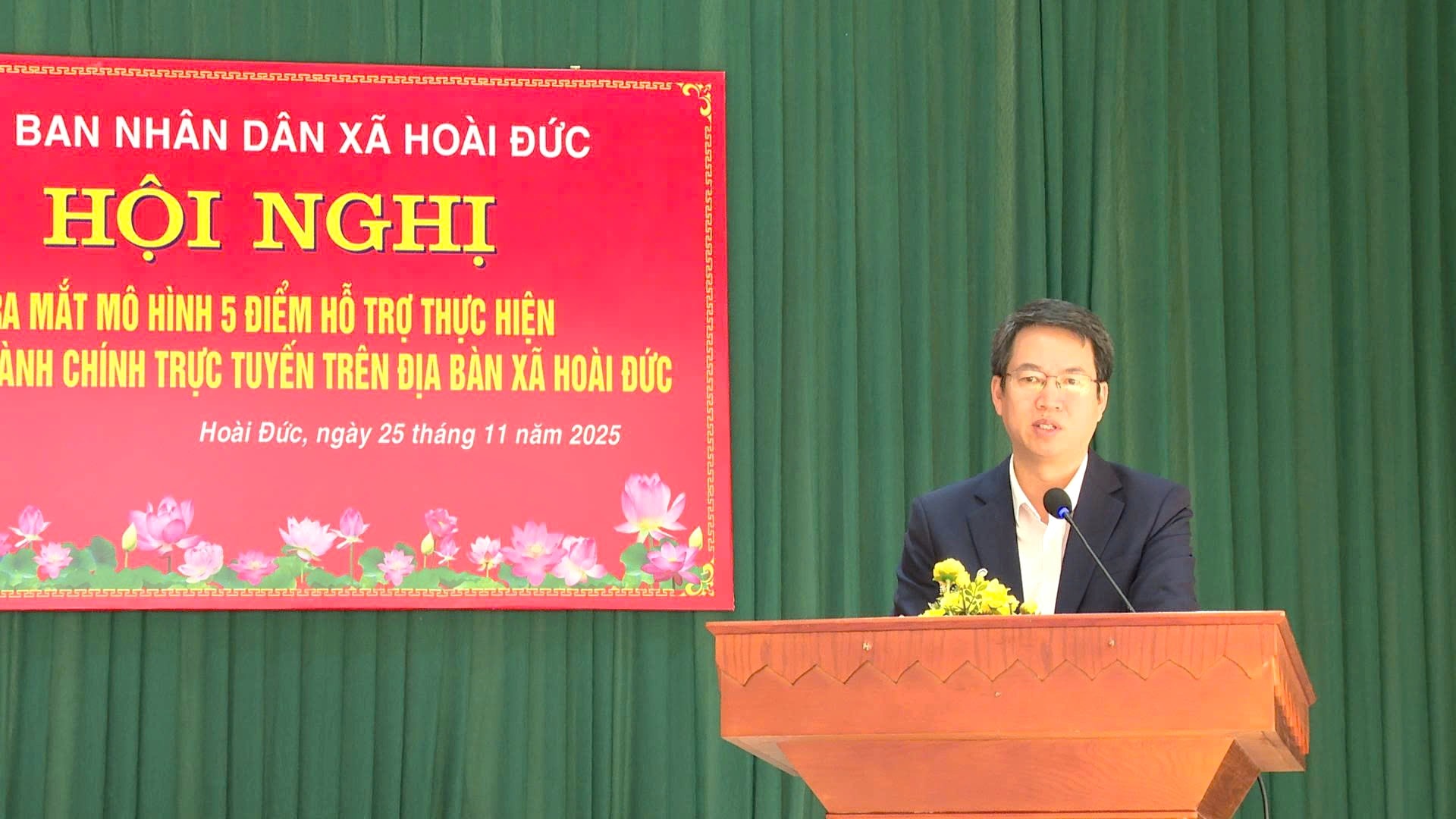 Hoai Duc spustil 5 bodů na podporu online veřejných administrativních postupů - Foto 1. Hoài Đức ra mắt 5 điểm hỗ trợ thủ tục hành chính công trực tuyến- Ảnh 1.