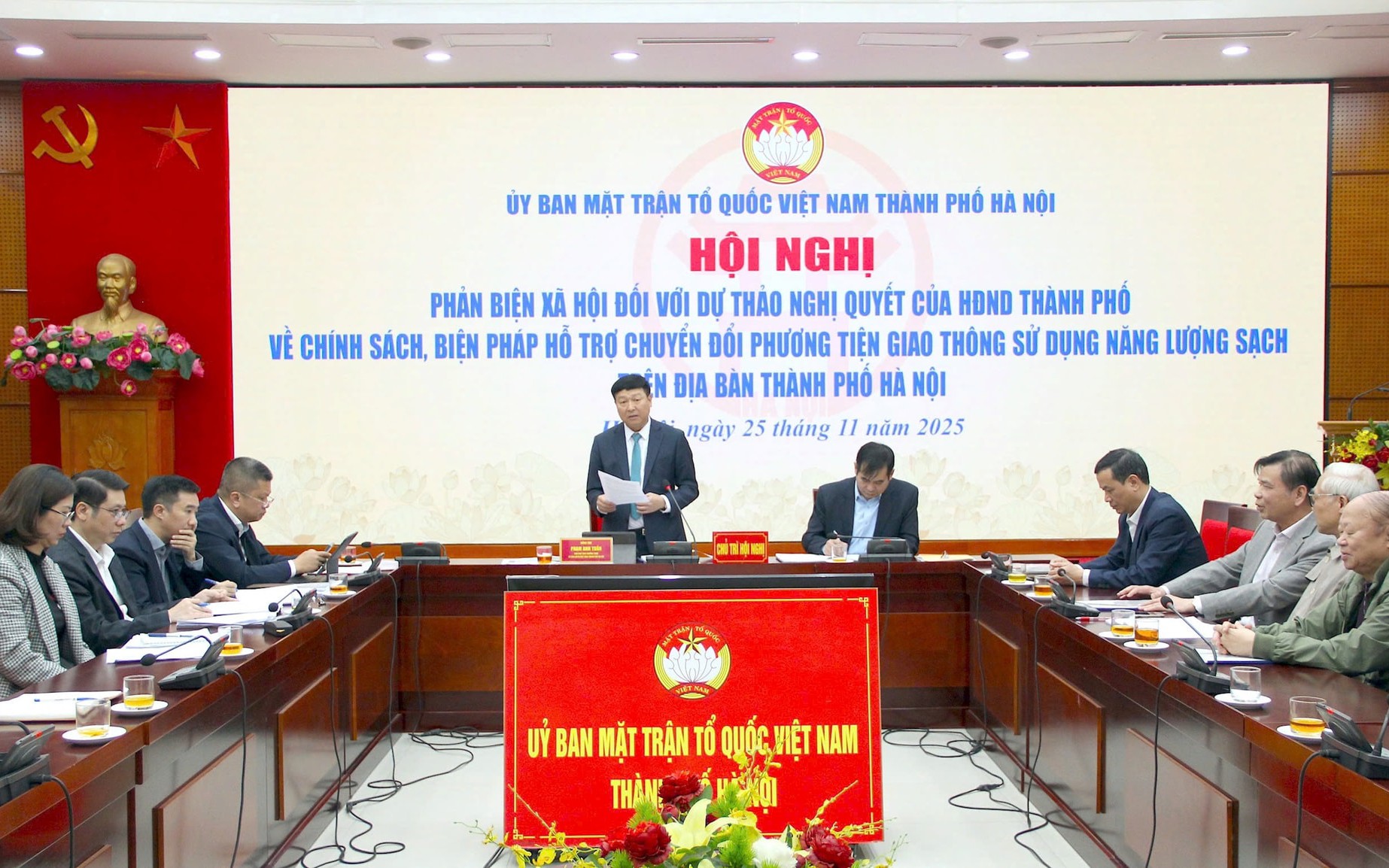 Phó Chủ tịch Thường trực Ủy ban MTTQ Việt Nam thành phố Hà Nội Phạm Anh Tuấn chủ trì Hội nghị. 