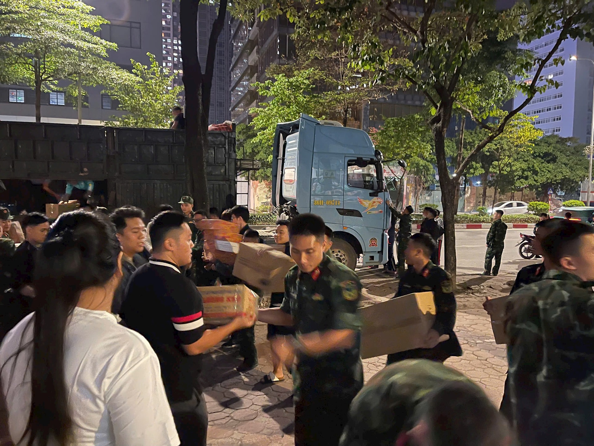 Hà Nội trao 50 tấn hàng hỗ trợ nhân dân tỉnh Gia Lai- Ảnh 5.