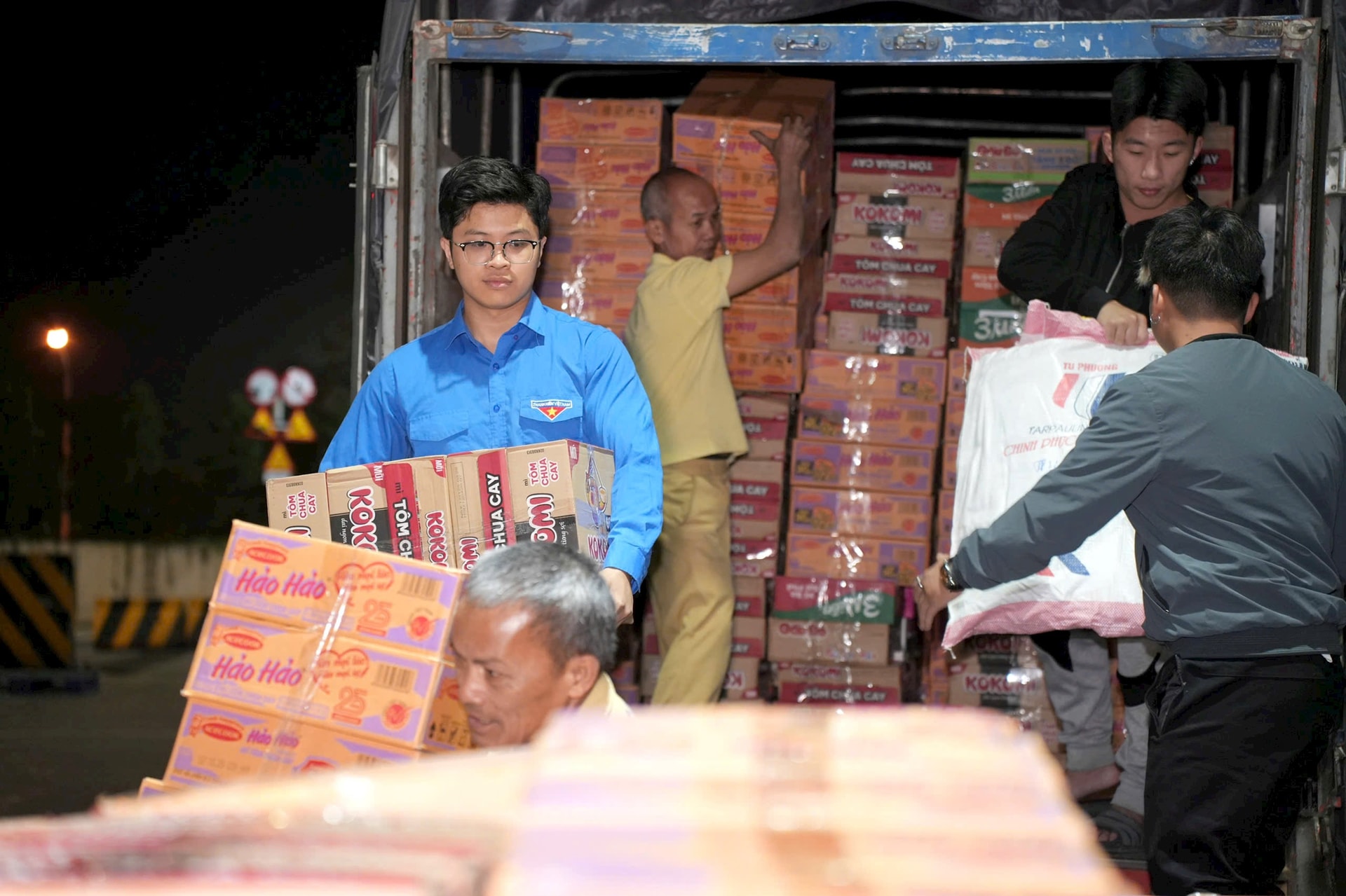 Hà Nội trao 50 tấn hàng hỗ trợ nhân dân tỉnh Gia Lai- Ảnh 6.