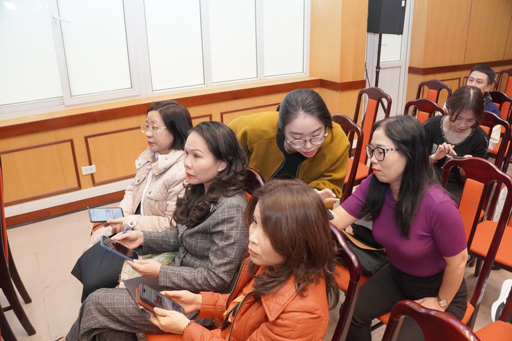 PHƯỜNG HAI BÀ TRƯNG PHÁT ĐỘNG PHONG TRÀO "BÌNH DÂN HỌC VỤ SỐ": CÁN BỘ CÔNG CHỨC QUYẾT TÂM "HỌC THẬT, LÀM THẬT" VỚI TRÍ TUỆ NHÂN TẠO- Ảnh 7.