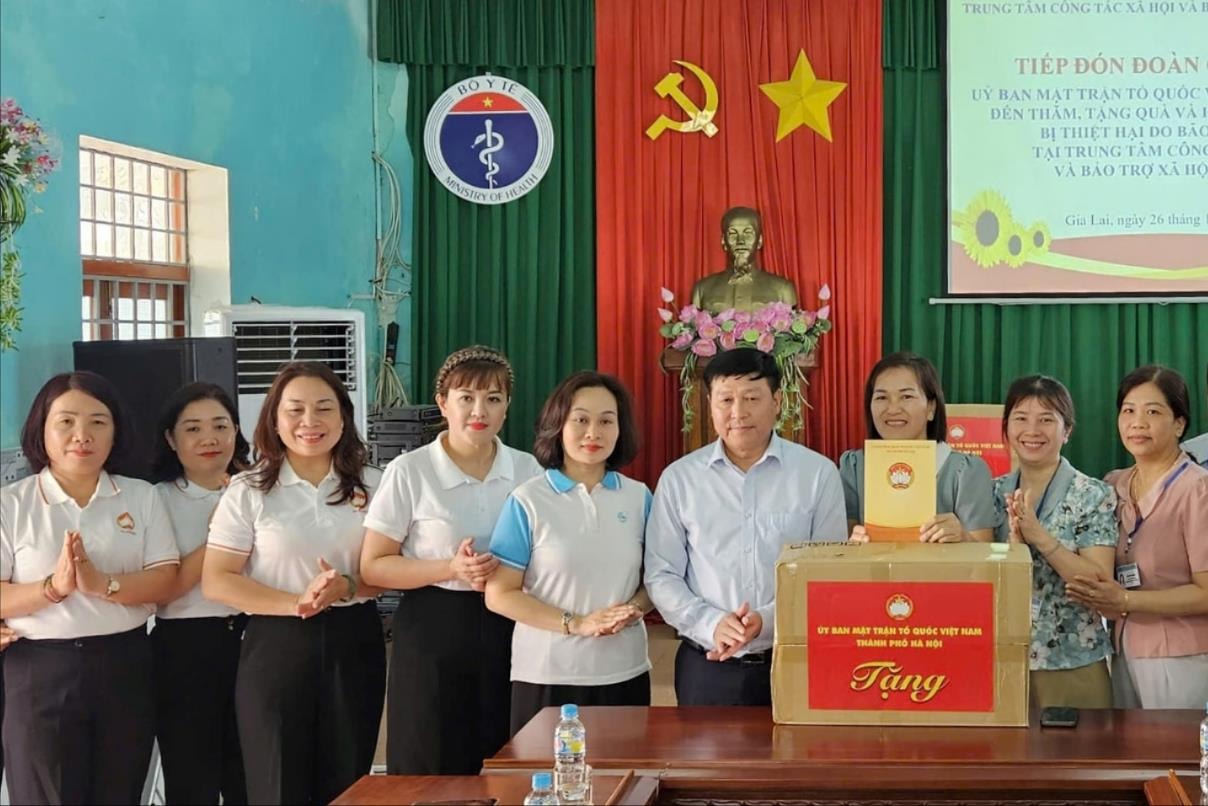 Hanoi provides support to people affected by floods in Gia Lai Province- Ảnh 2.