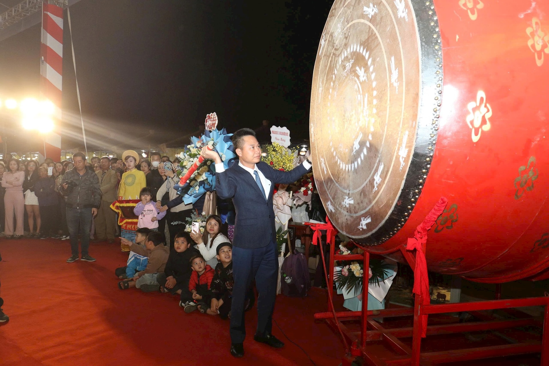 Phú Xuyên khai mạc “Lễ hội vinh danh làng nghề và Tuần văn hóa - du lịch, thương mại làng nghề 2025”- Ảnh 1.