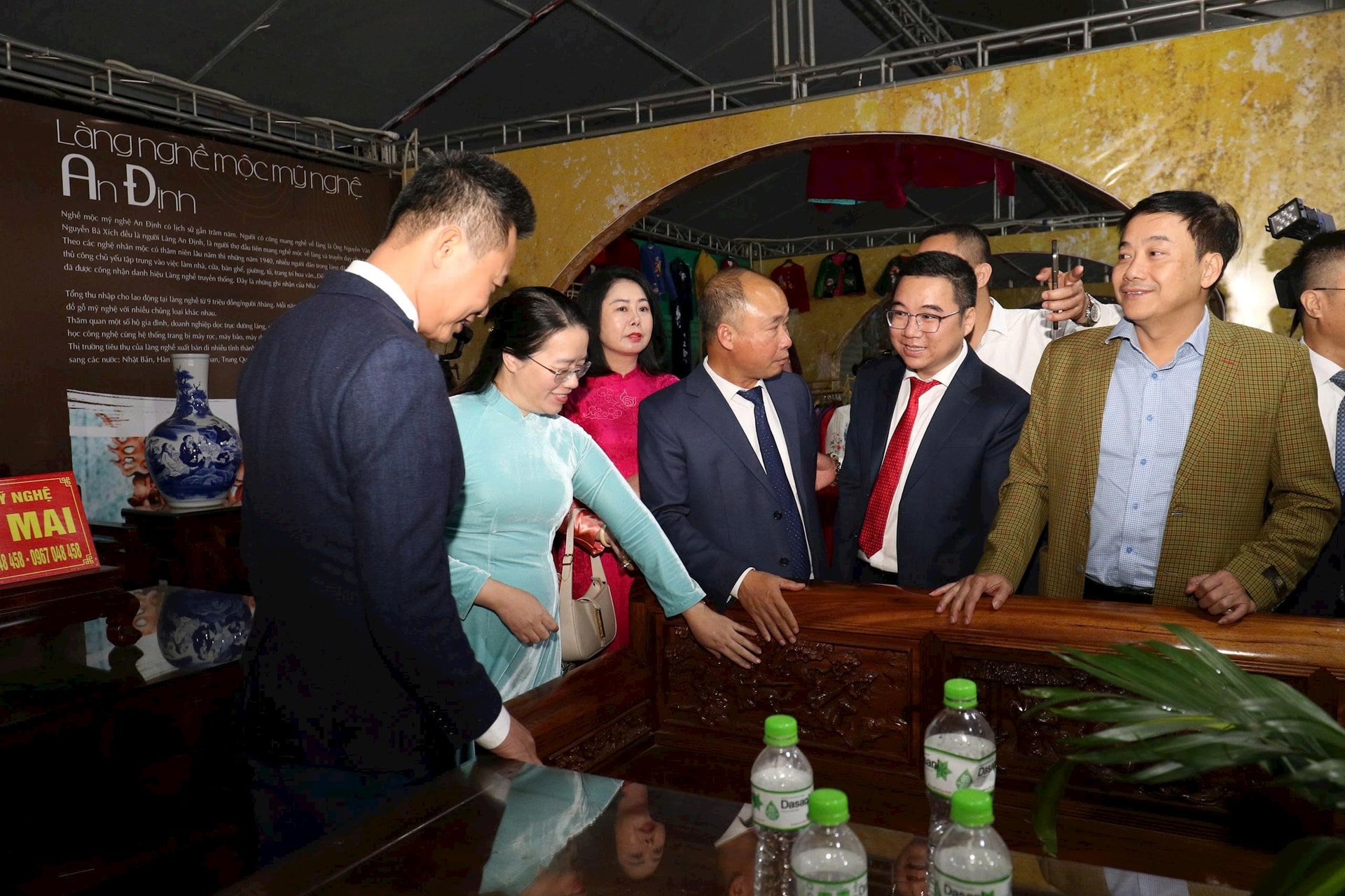 Phú Xuyên khai mạc “Lễ hội vinh danh làng nghề và Tuần văn hóa - du lịch, thương mại làng nghề 2025”- Ảnh 3.