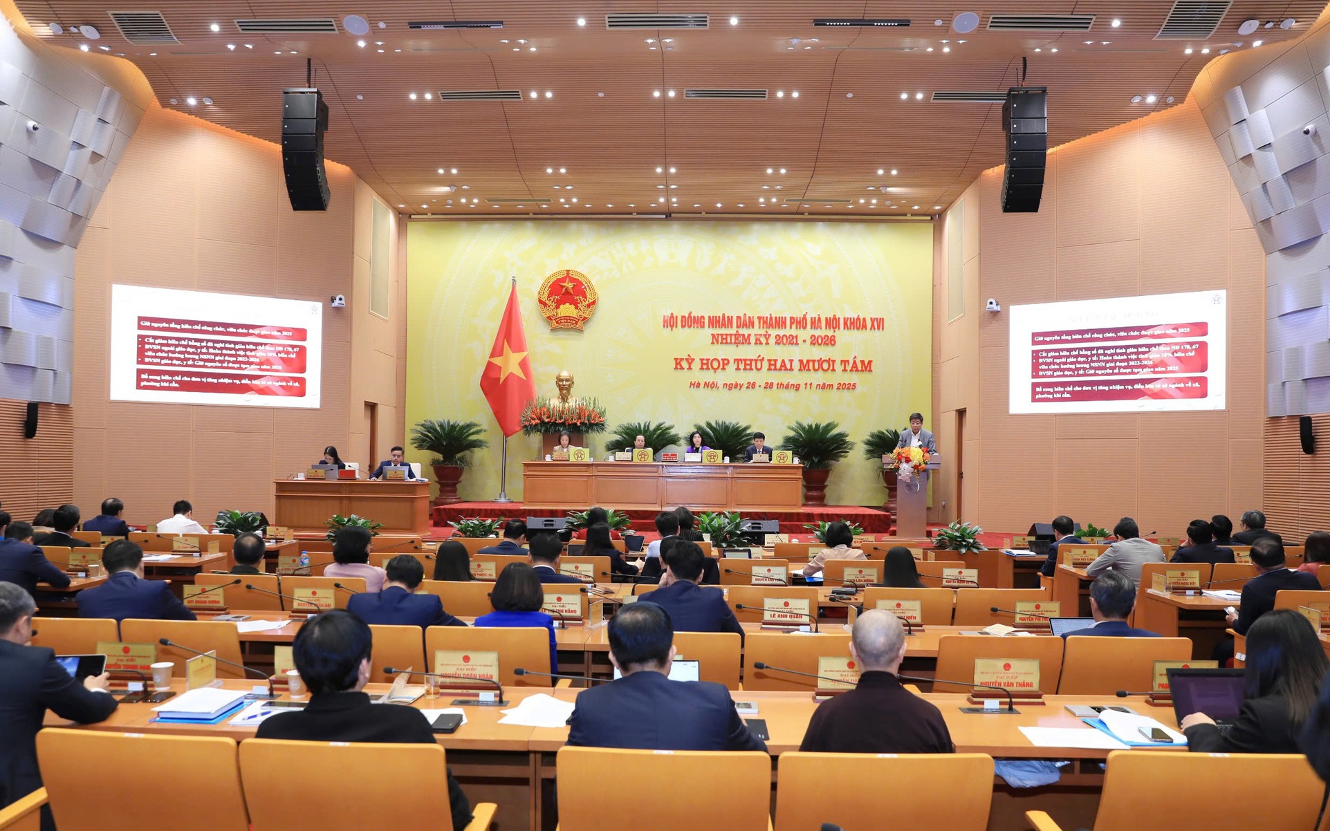 Quang cảnh kỳ họp