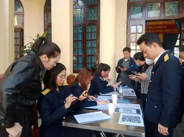 Xã Hương Sơn triển khai Hội nghị chuyển đổi mô hình quản lý thuế đối với hộ kinh doanh- Ảnh 4.