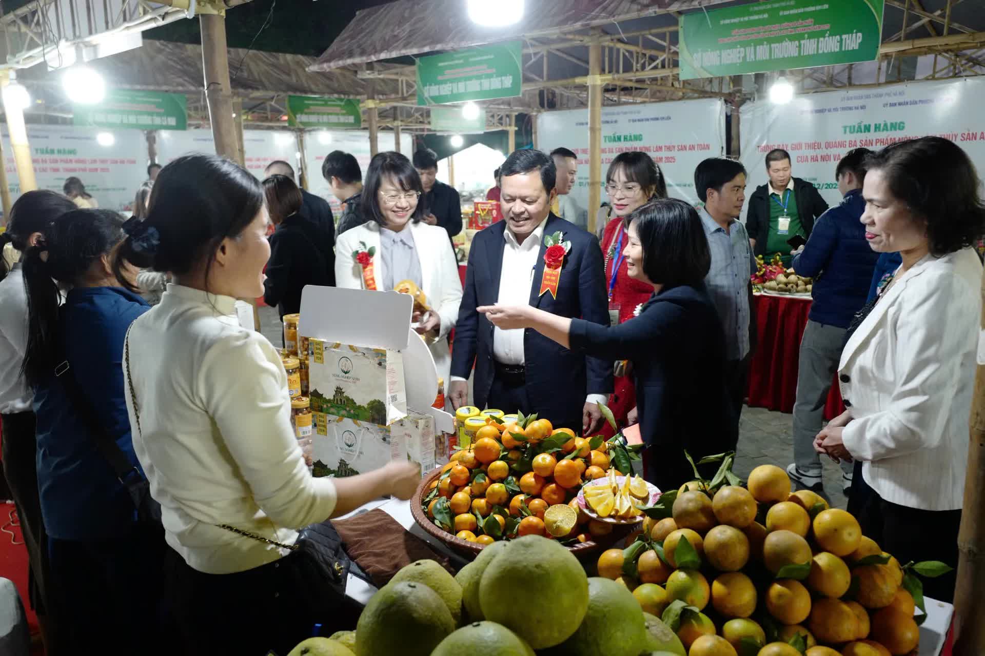 Hơn 1.300 đặc sản vùng miền quy tụ tại Vườn hoa Kim Liên- Ảnh 2.