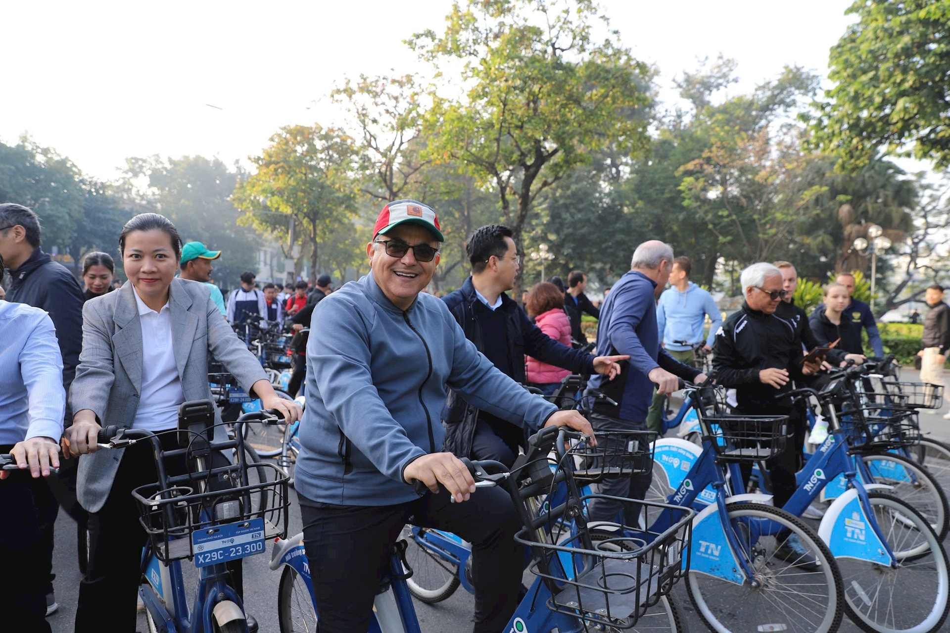 Hành trình xe đạp hữu nghị vì Hà Nội xanh lần thứ 5 thu hút hơn 300 đại biểu- Ảnh 1.