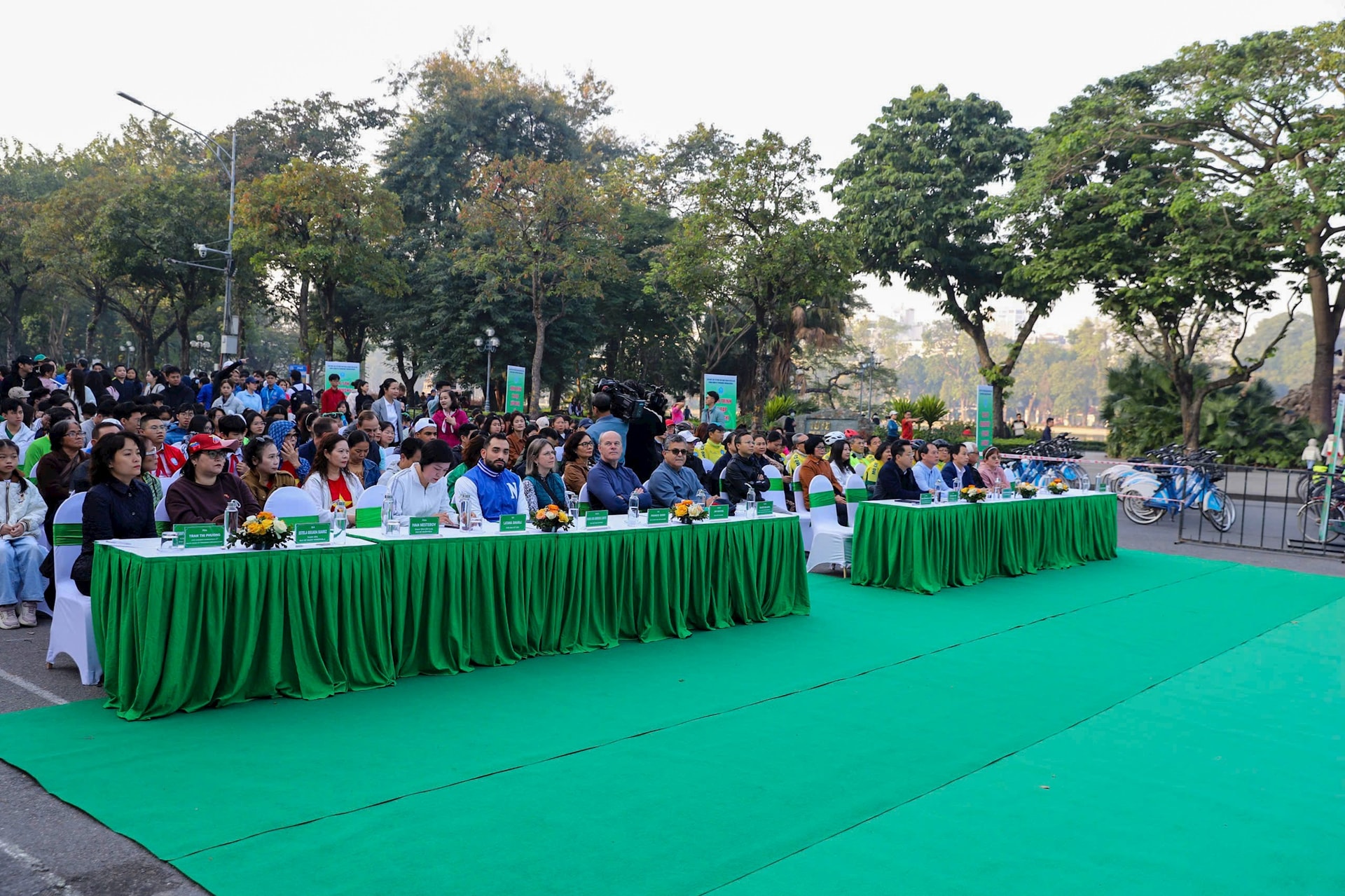 Hành trình xe đạp hữu nghị vì Hà Nội xanh lần thứ 5 thu hút hơn 300 đại biểu- Ảnh 2.