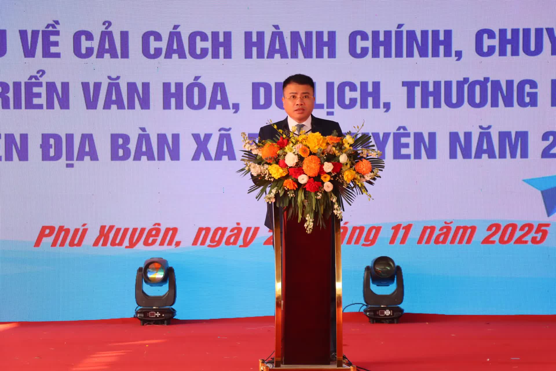 フー・スエンさんは学校の校庭から行政改革とデジタル変革の精神を広めています - 写真 1。 Phú Xuyên lan tỏa tinh thần cải cách hành chính, chuyển đổi số từ sân chơi học đường- Ảnh 1.