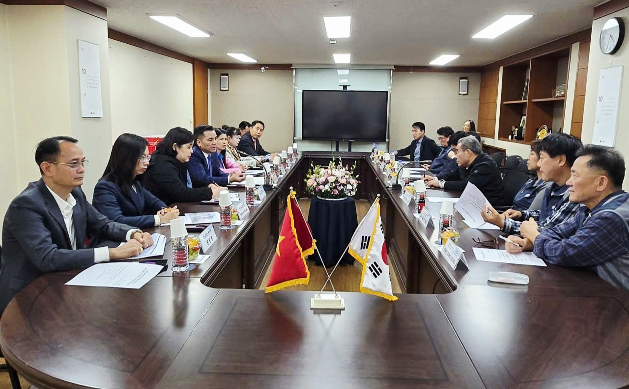 Thắt chặt quan hệ hợp tác hữu nghị giữa Công đoàn Thủ đô Hà Nội và Công đoàn Thủ đô Seoul- Ảnh 1.