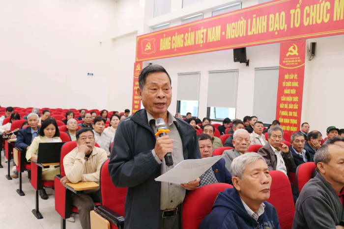 Liderii circumscripției Tay Tuu dialoghează cu localnicii - Fotografia 3. Lãnh đạo phường Tây Tựu đối thoại với Nhân dân trên địa bàn- Ảnh 3.