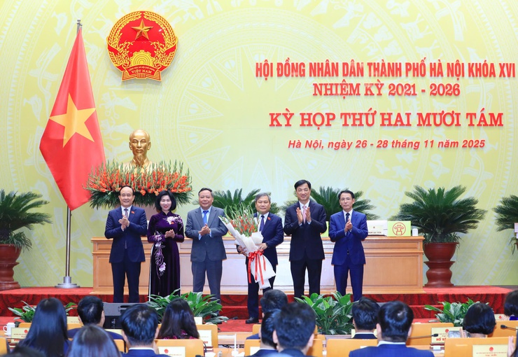 New Hanoi chairman Vu Dai Thang: People's happiness is highest standard- Ảnh 1.