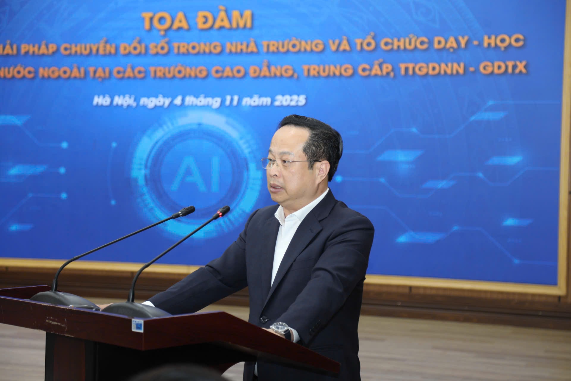 Ngành Giáo dục Thủ đô đẩy mạnh chuyển đổi số và dạy học bằng tiếng nước ngoài- Ảnh 2.