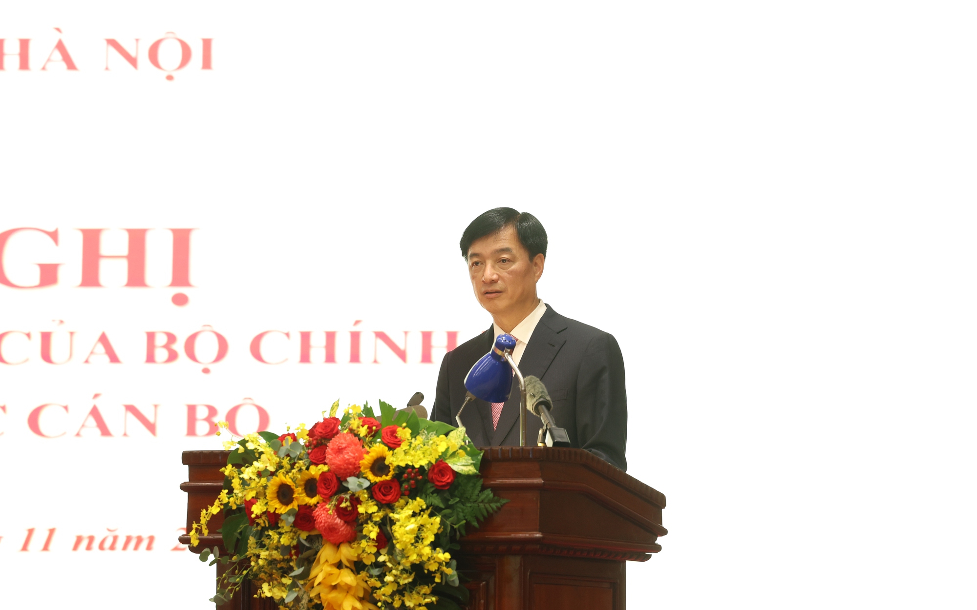 Bí thư Thành ủy Nguyễn Duy Ngọc phát biểu nhận nhiệm vụ, sáng 4/11