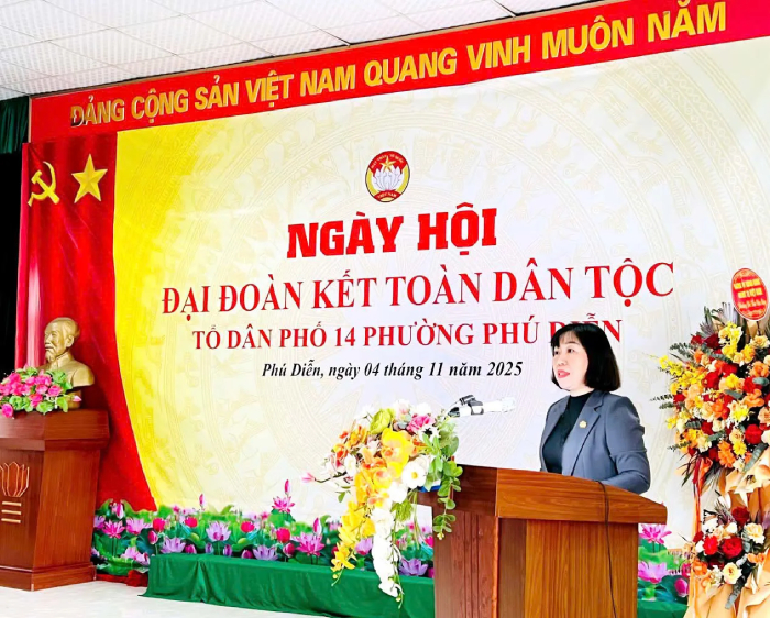 អបអរសាទរទិវាឯកភាពជាតិដ៏អស្ចារ្យ នៅលំនៅដ្ឋានក្រុមទី១៤ វួដ Phu Dien - រូបថត ២. Sôi nổi Ngày hội Đại đoàn kết toàn dân tộc tại Tổ dân phố 14, phường Phú Diễn- Ảnh 2.