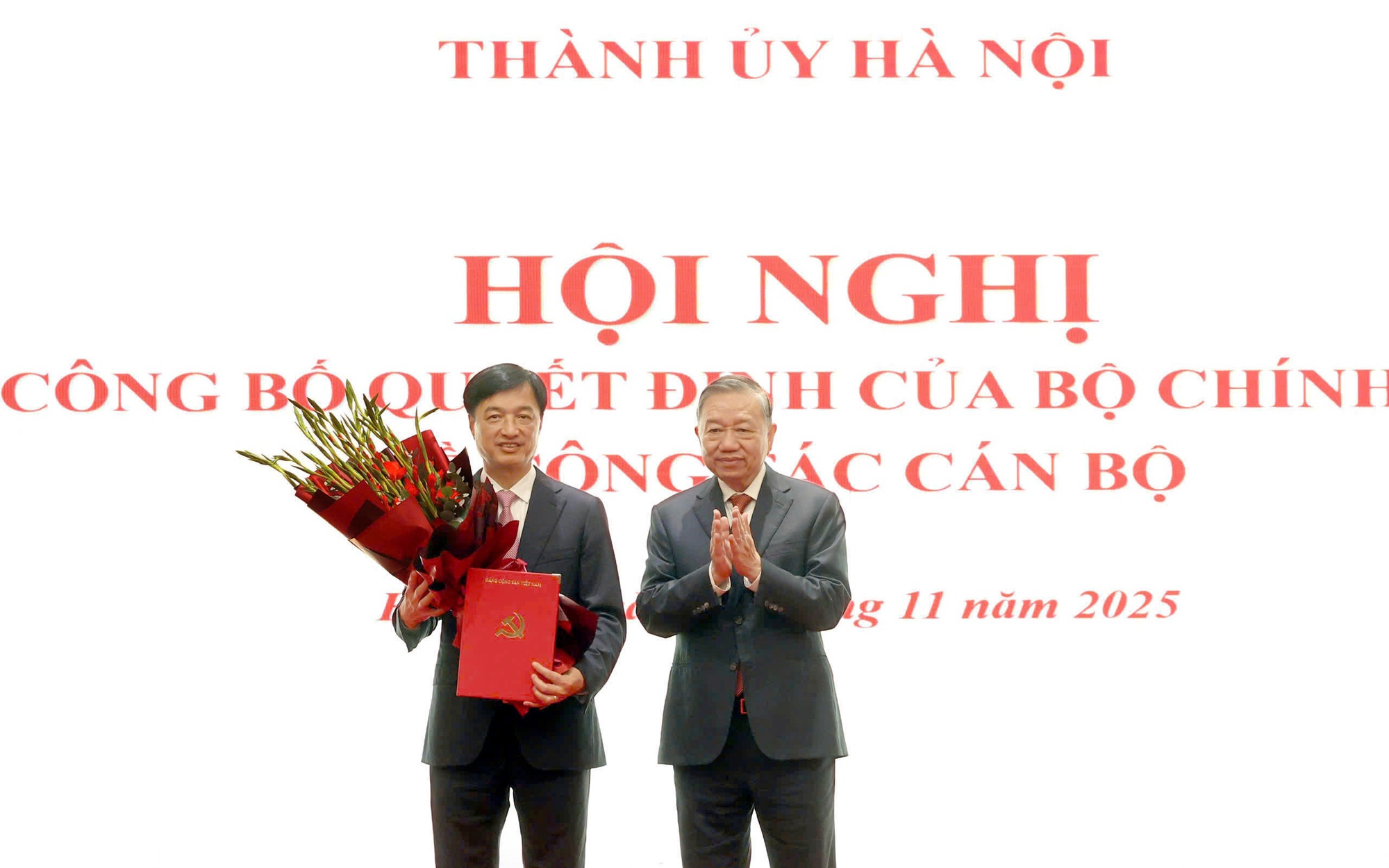 Tổng Bí thư Tô Lâm đã trao quyết định cho đồng chí Nguyễn Duy Ngọc.