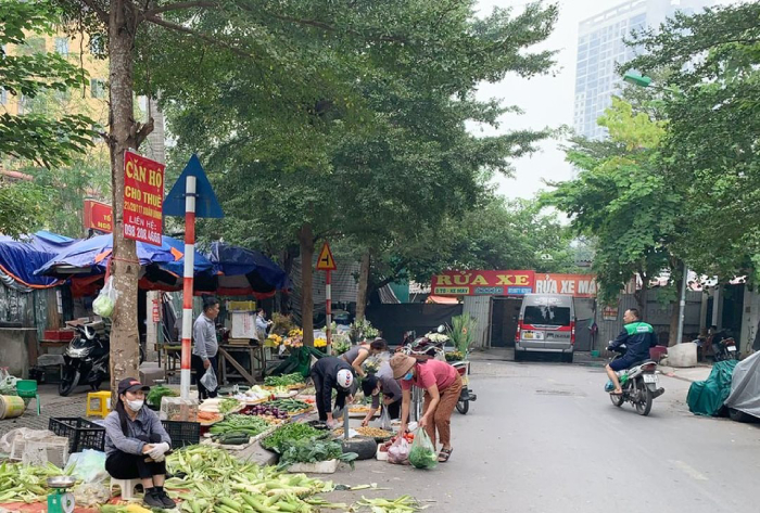 Giải quyết dứt điểm tình trạng “chợ cóc”, “chợ tạm”, điểm kinh doanh tự phát- Ảnh 1.