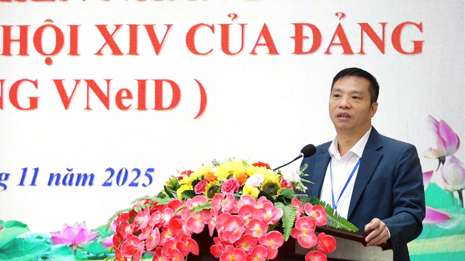 Binh Minh kommune samler inn offentlige meninger via VNeID-applikasjonen om utkast til dokumenter fra den 14. nasjonale partikongressen - Bilde 3. Xã Bình Minh lấy ý kiến Nhân dân qua ứng dụng VNeID đối với dự thảo Văn kiện Đại hội XIV của Đảng- Ảnh 3.