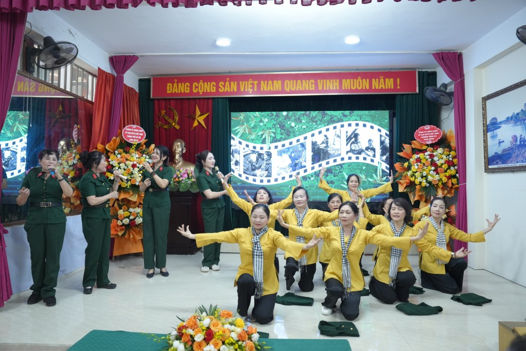 Phó Bí thư Thường trực Thành ủy Nguyễn Văn Phong dự Ngày hội Đại đoàn kết toàn dân tộc tại khu dân cư số 30- Ảnh 4.