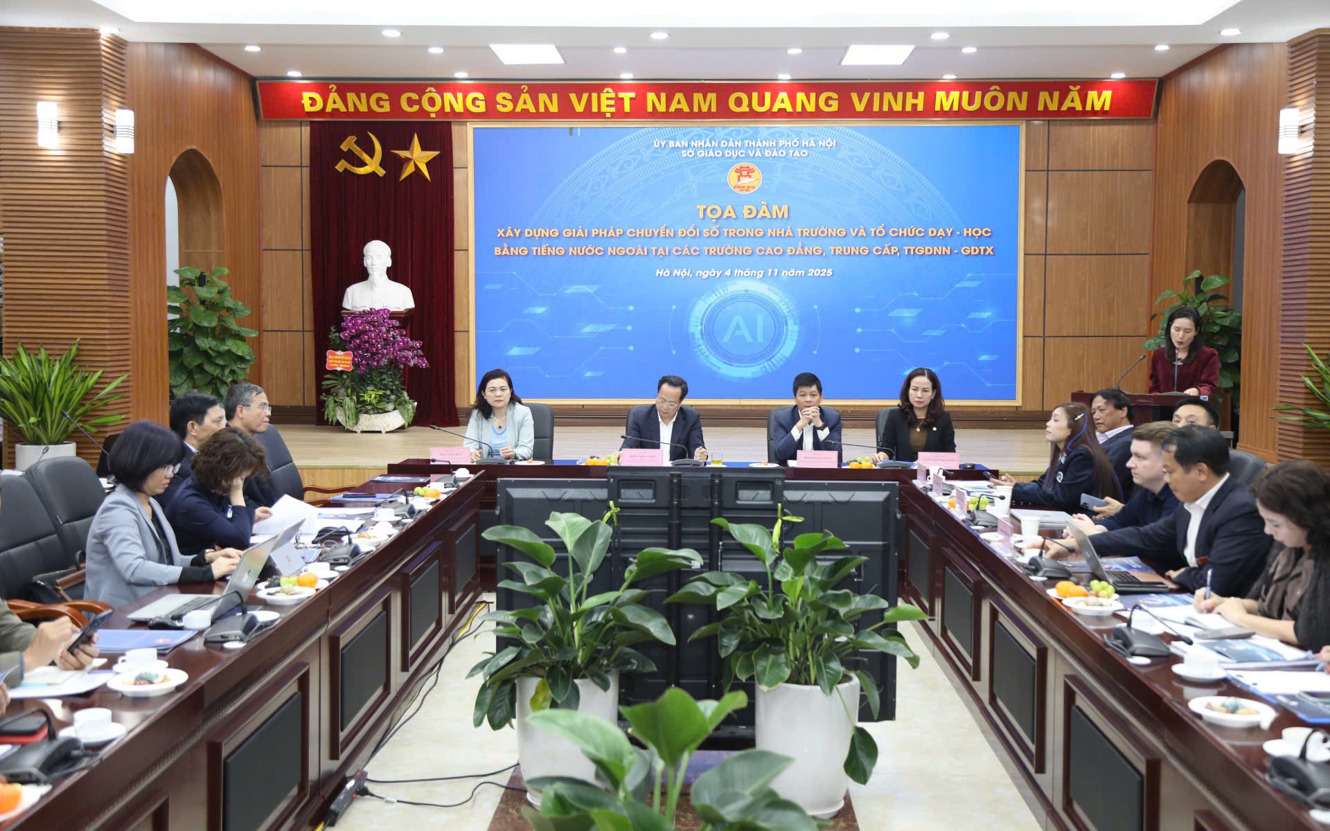 Hanoi education sector promotes digital transformation and teaching in ...