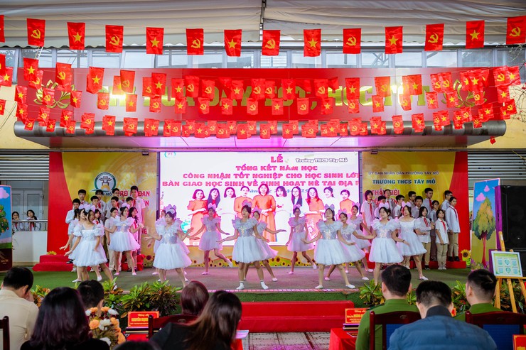 Phường Tây Mỗ tổ chức hưởng ứng "Ngày pháp luật nước Cộng hoà XHCN Việt Nam năm 2025"- Ảnh 1.