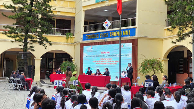 Phòng Văn hóa - Xã hội phường Hai Bà Trưng tổ chức phiên tòa giả định hưởng ứng Ngày Pháp luật Việt Nam (09/11): đưa pháp luật sống động đến học đường.- Ảnh 1.