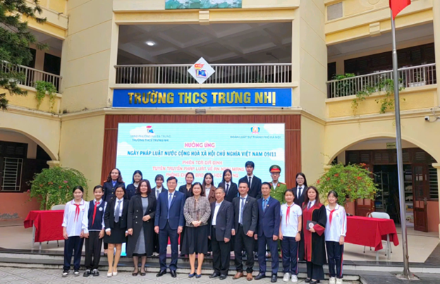 Phòng Văn hóa - Xã hội phường Hai Bà Trưng tổ chức phiên tòa giả định hưởng ứng Ngày Pháp luật Việt Nam (09/11): đưa pháp luật sống động đến học đường.- Ảnh 4.