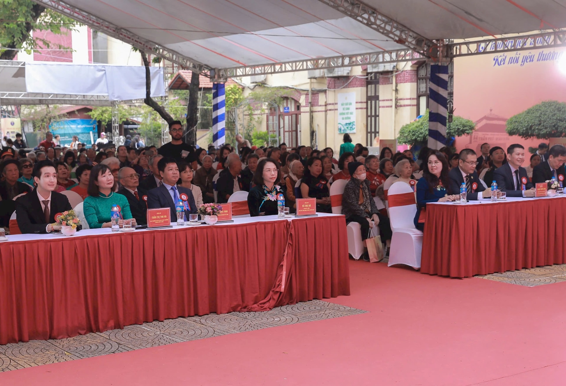 Trường THPT Trần Phú - Hoàn Kiếm đón nhận Huân chương Lao động hạng Ba- Ảnh 1.