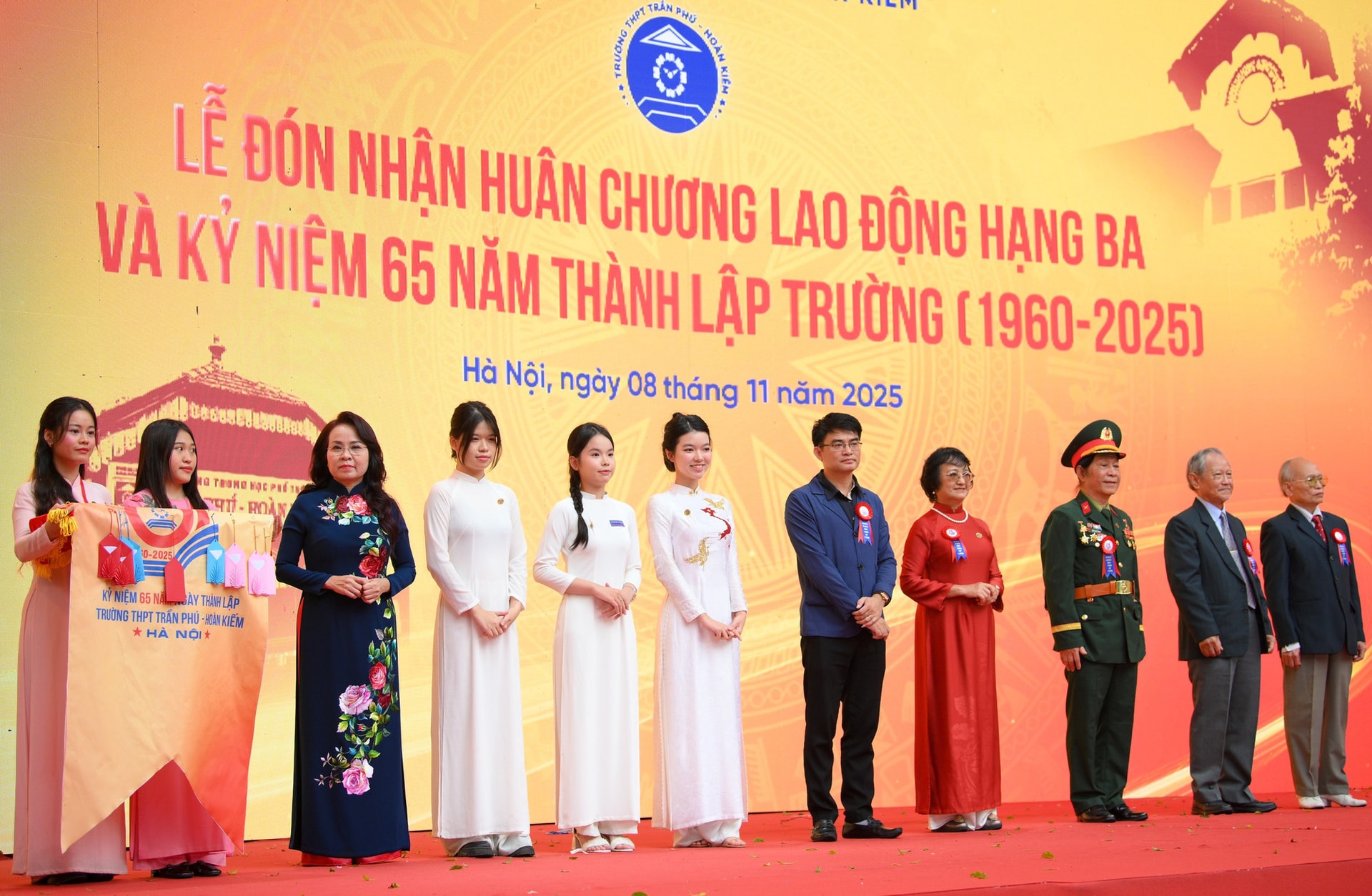 Trường THPT Trần Phú - Hoàn Kiếm đón nhận Huân chương Lao động hạng Ba- Ảnh 5.