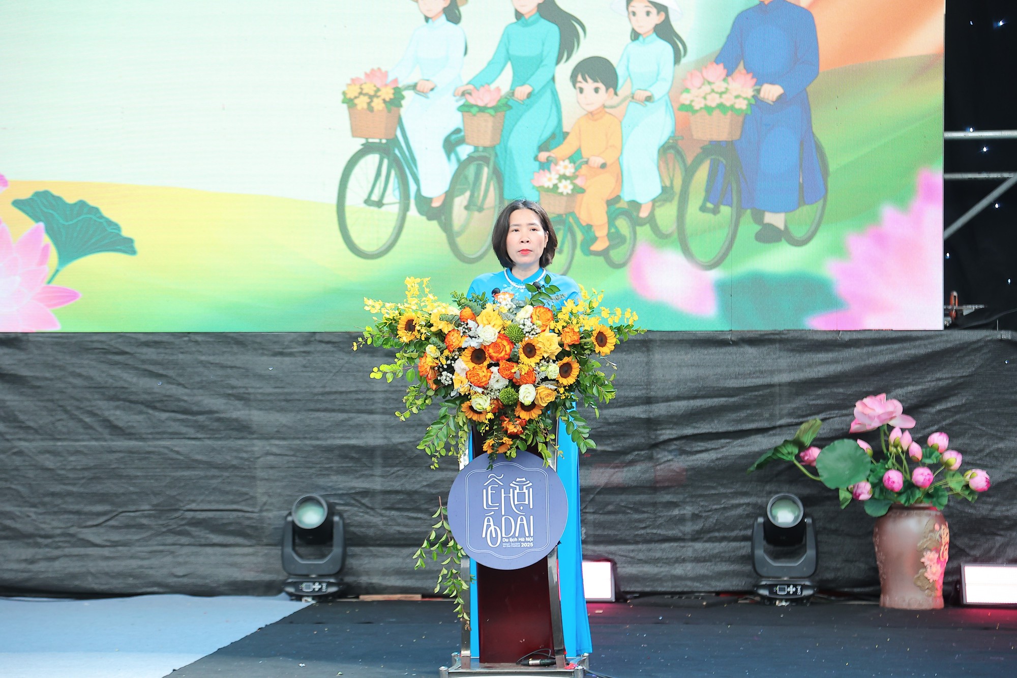 Đồng diễn áo dài “Phụ nữ Thủ đô - Hội nhập và phát triển”- Ảnh 1.