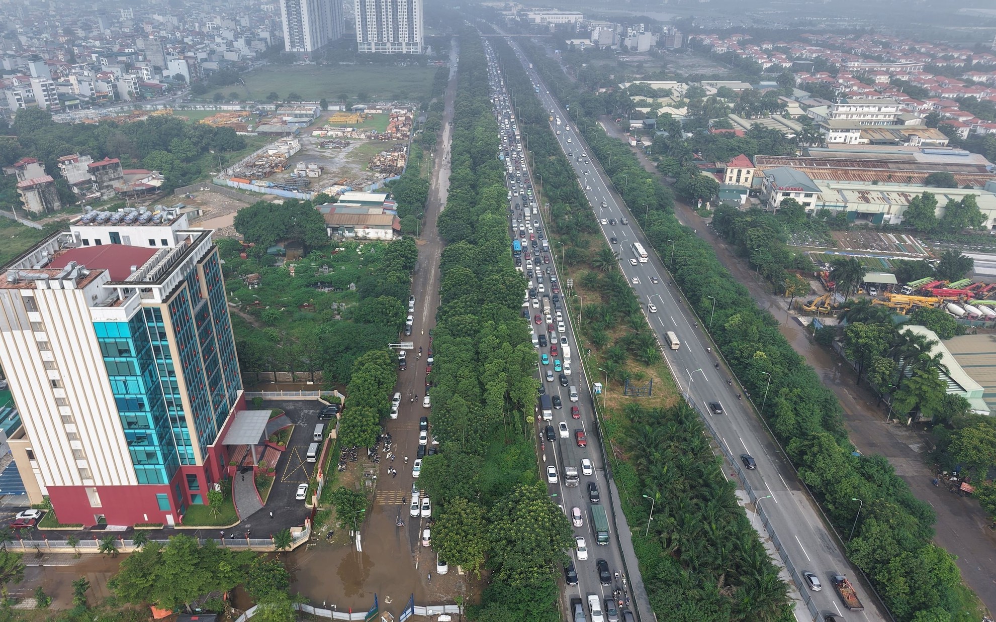 Phân luồng giao thông phục vụ thi công Đại lộ Thăng Long