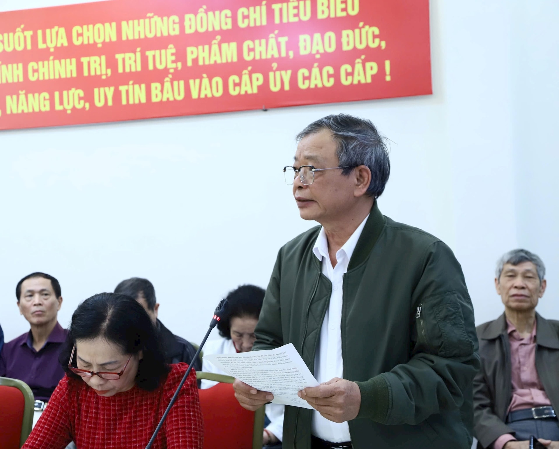 Cử tri phường Hoàn Kiếm phản ánh tiến độ thực hiện các dự án nhà ở xã hội chậm- Ảnh 2.