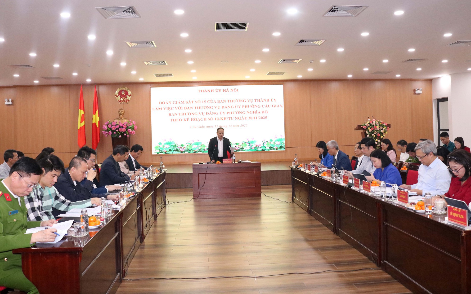 Quang cảnh buổi làm việc