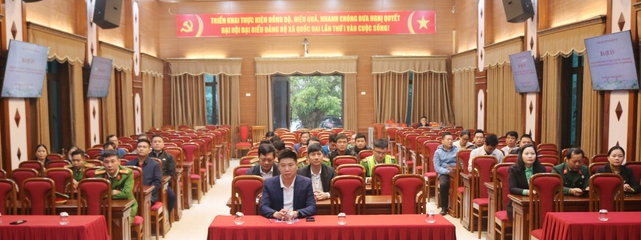 Quoc Oai mengerahkan pasukan untuk memastikan ketenteraman, disiplin dan kesopanan bandar - Foto 2. Quốc Oai ra quân bảo đảm trật tự, kỷ cương, văn minh đô thị- Ảnh 2.