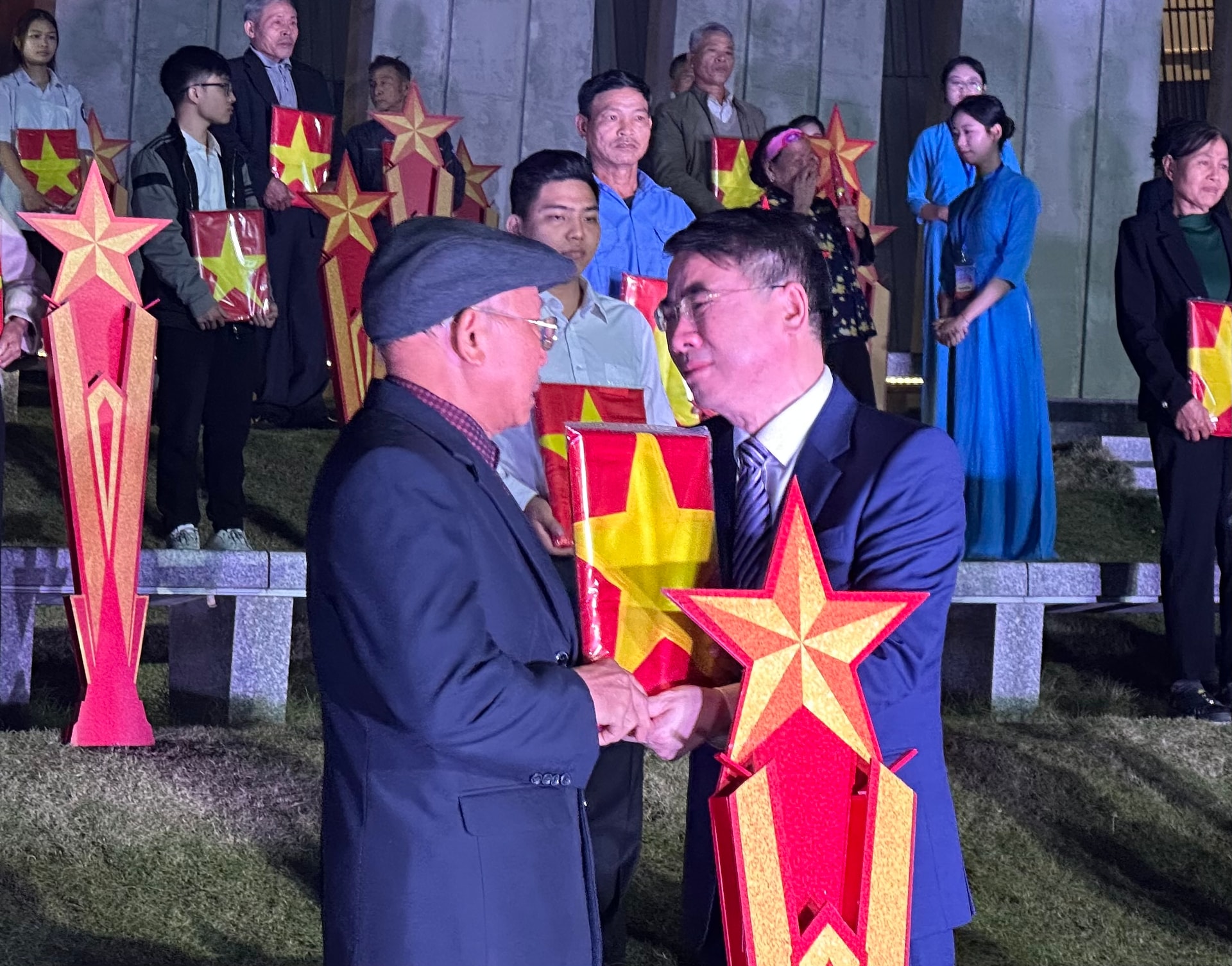 "Hành trình bất tử" của gần 300 người con Thủ đô ưu tú- Ảnh 1.