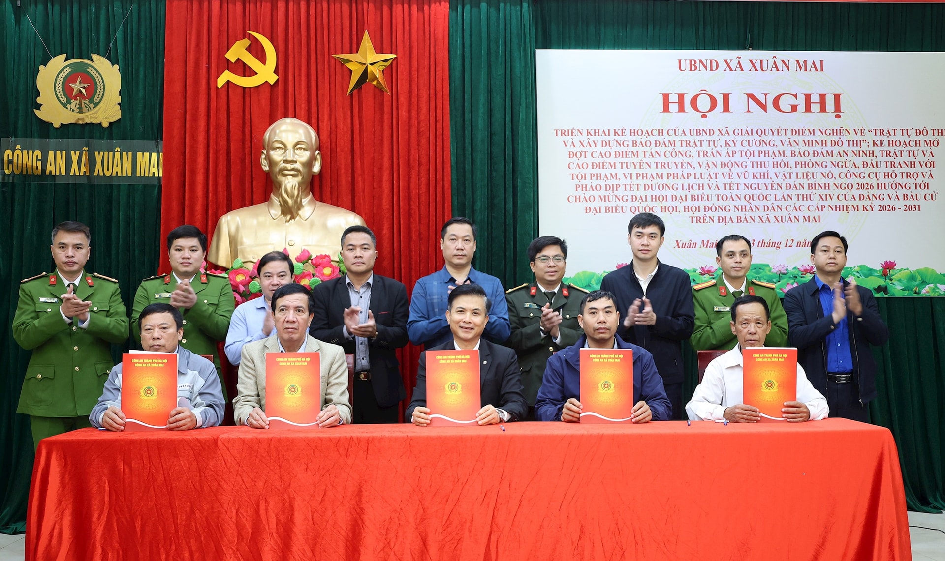 ឃុំសួនម៉ៃអនុវត្តផែនការមួយដើម្បីដោះស្រាយបញ្ហាកកស្ទះតាមលំដាប់លំដោយនៃទីក្រុង - រូបថតទី 2។ Xã Xuân Mai triển khai kế hoạch giải quyết điểm nghẽn về trật tự đô thị- Ảnh 2.