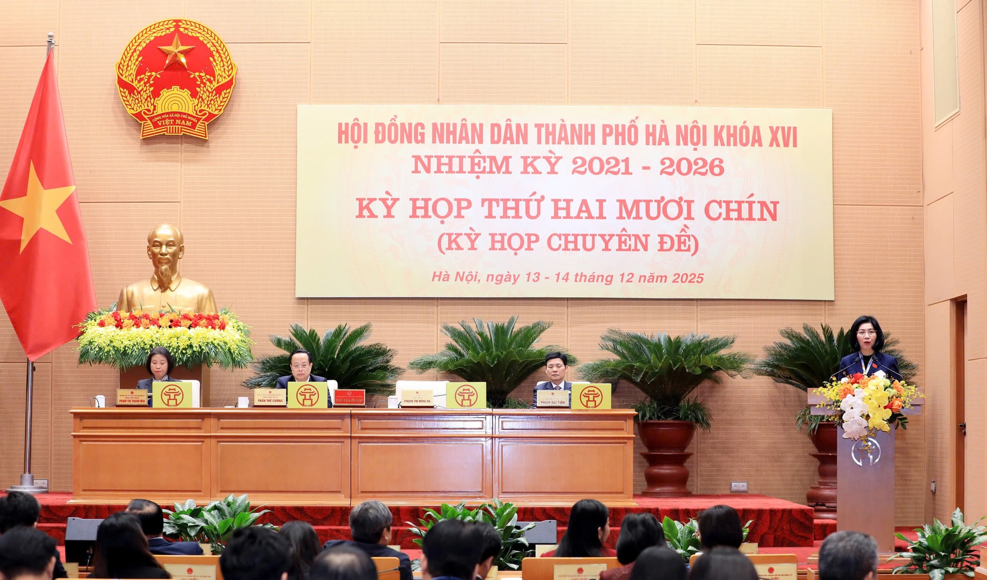 Bế mạc kỳ họp thứ hai mươi chín, HĐND thành phố Hà Nội khóa XVI- Ảnh 4.