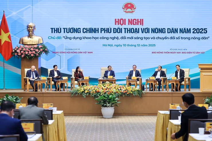 Prime Minister holds 2025 dialogue with farmers on technology innovation and digital transformation- Ảnh 1.