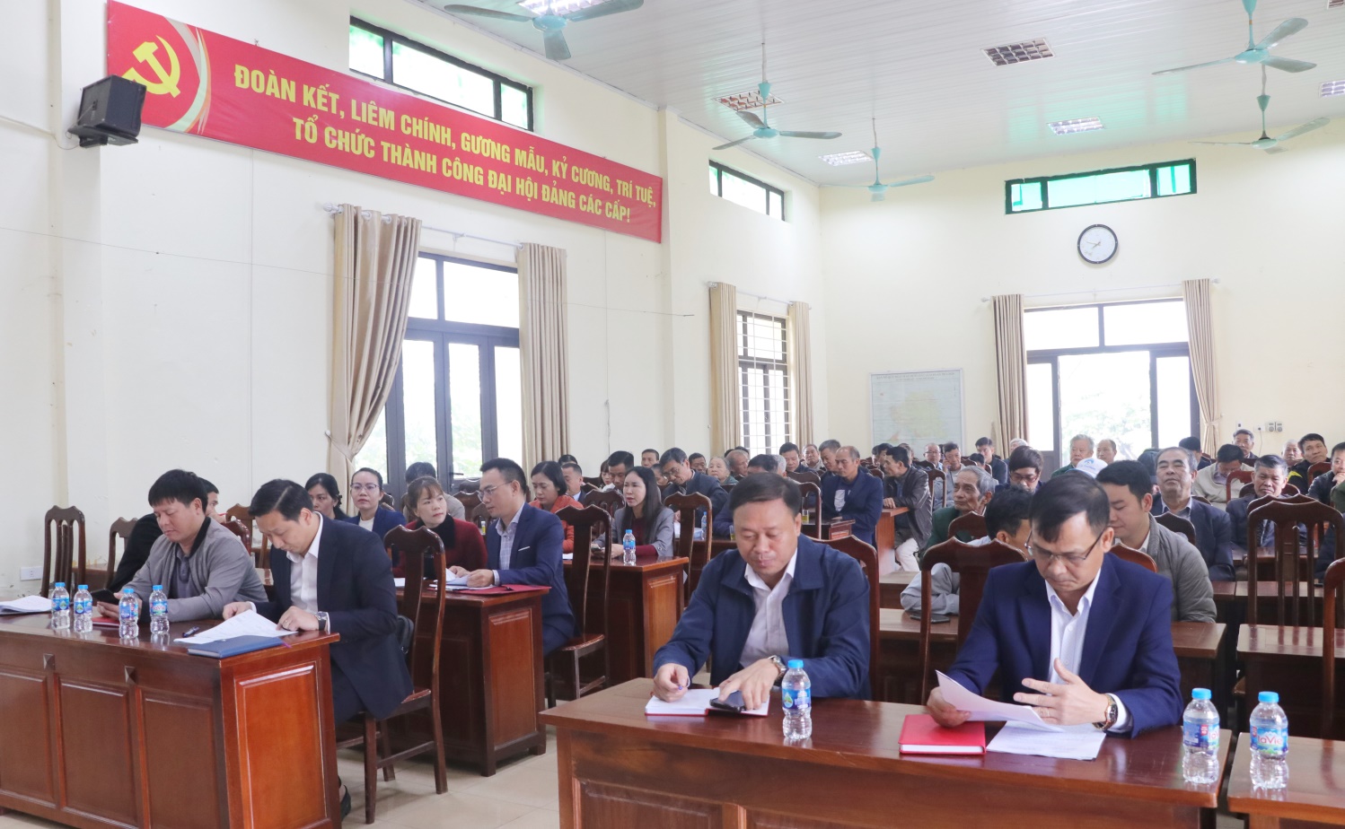 Xã Trần Phú đối thoại với người dân, doanh nghiệp về thủ tục hành chính- Ảnh 1.