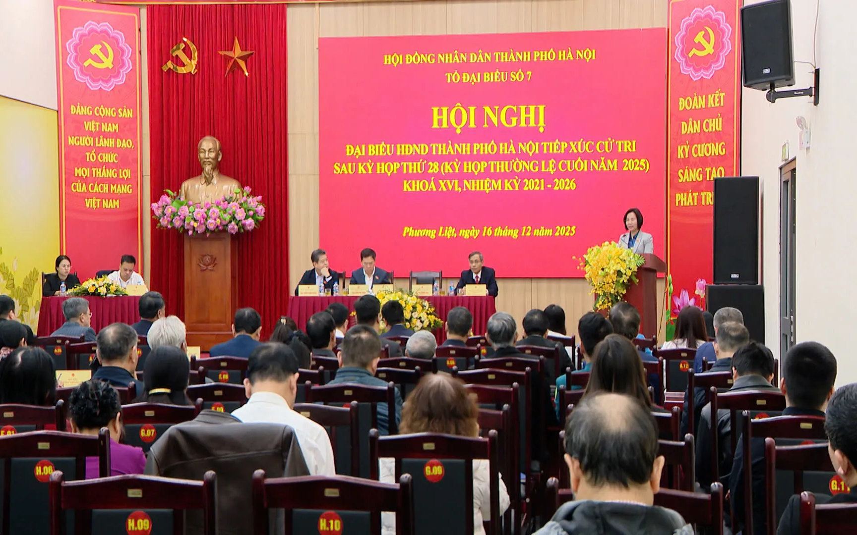 Quang cảnh Hội nghị tiếp xúc cử tri