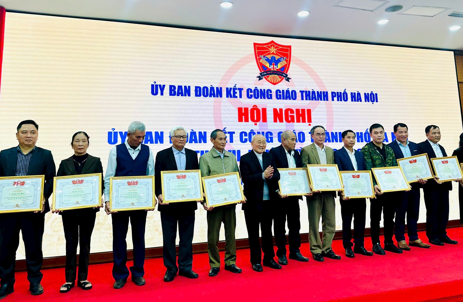 Khen thưởng nhiều tập thể, cá nhân xuất sắc trong phong trào "Xứ, Họ đạo tiên tiến"- Ảnh 2.