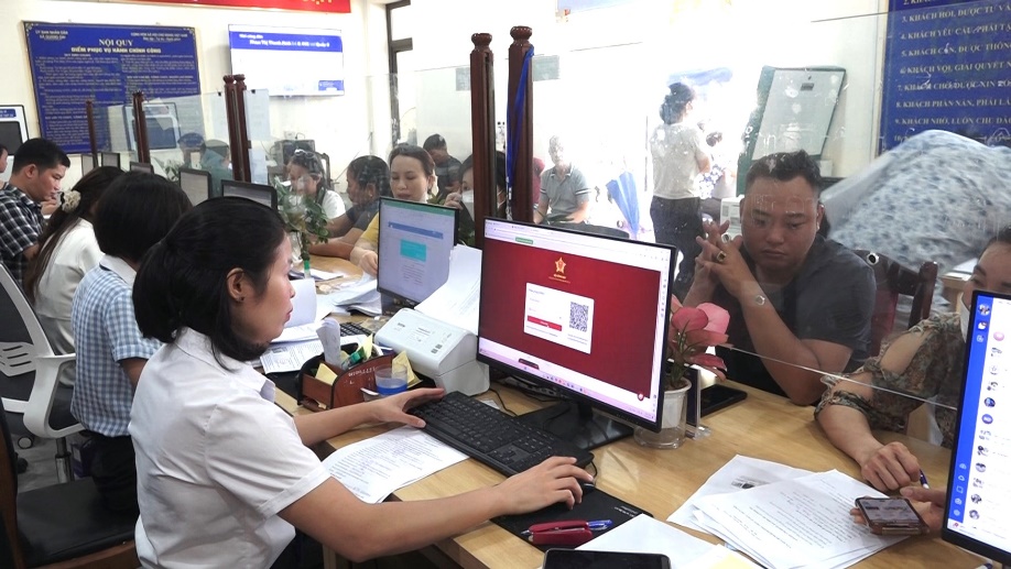 Xã Quảng Oai - Hành trình chuyển đổi số, xây dựng chính quyền phục vụ- Ảnh 1.