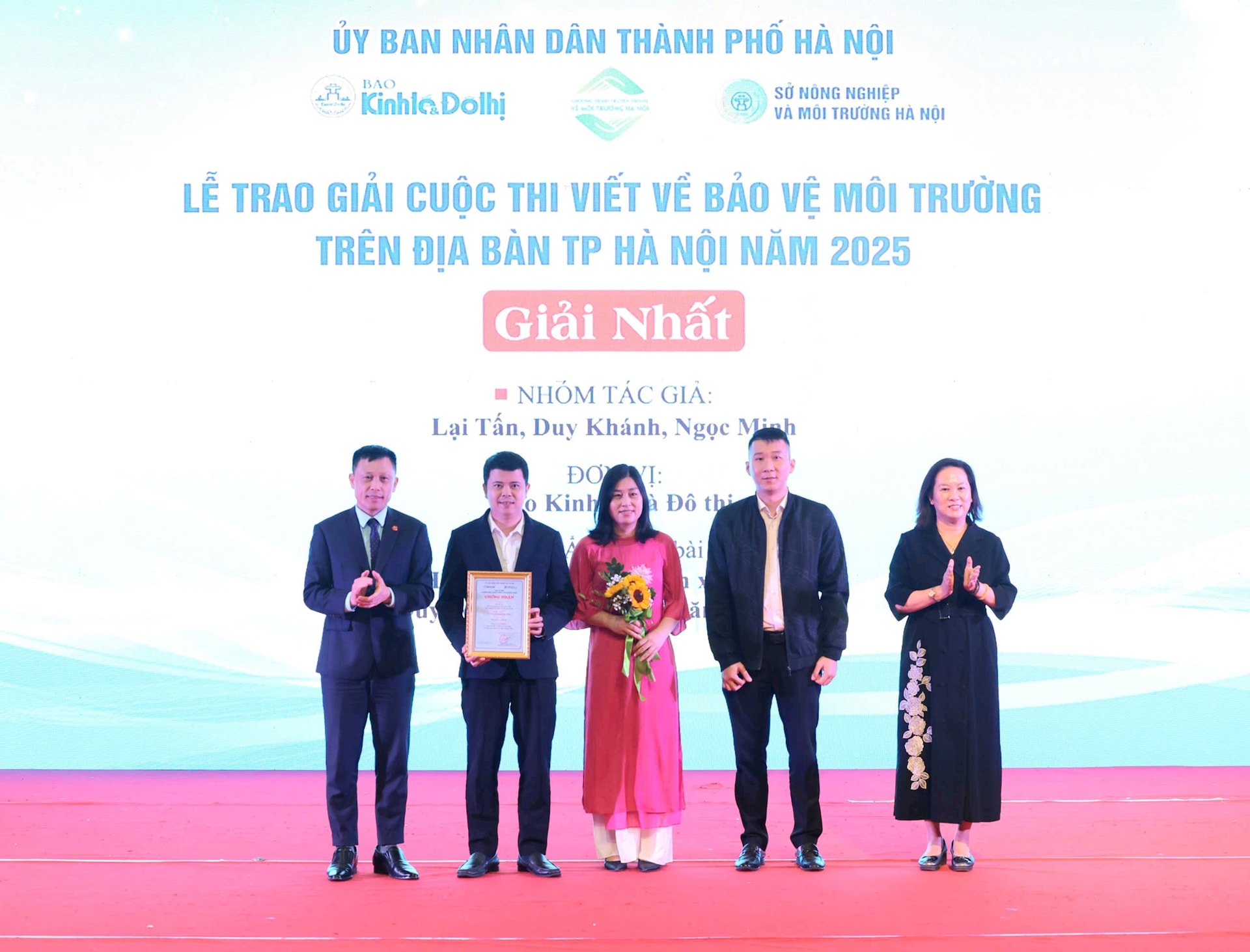 Trao giải cuộc thi viết “Bảo vệ môi trường trên địa bàn thành phố Hà Nội” năm 2025- Ảnh 3.