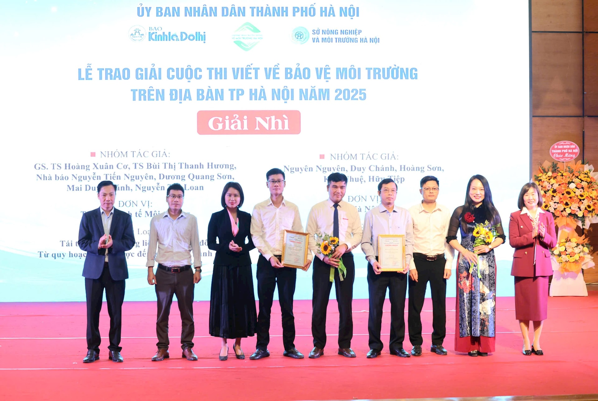 Trao giải cuộc thi viết “Bảo vệ môi trường trên địa bàn thành phố Hà Nội” năm 2025- Ảnh 4.